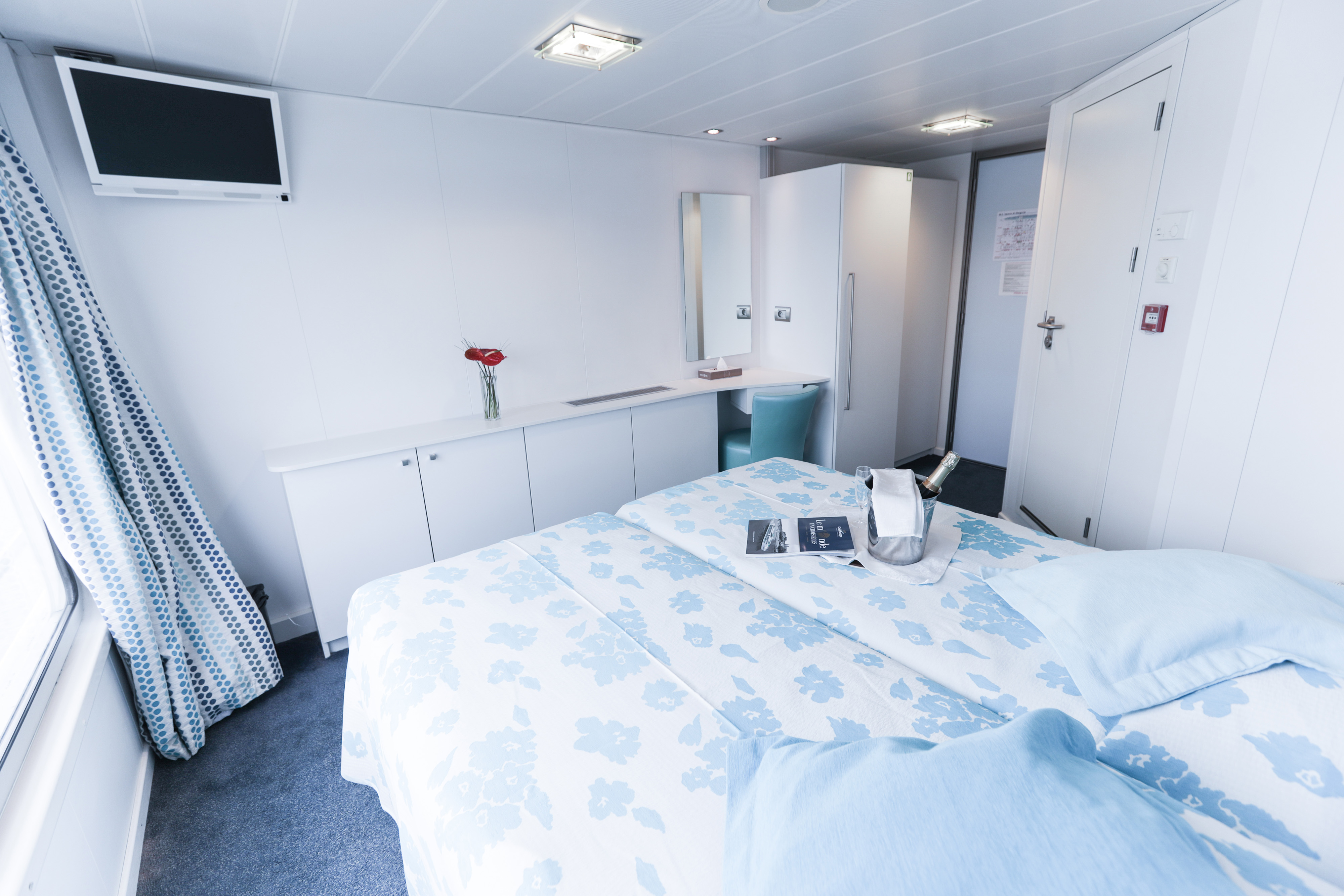 CroisiEurope MS Cyrano de Bergerac Superior Cabin 6.jpg